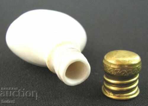 Аукцион СТАРО ШИШЕ ОТ ПАРФЮМ ПОРЦЕЛАН