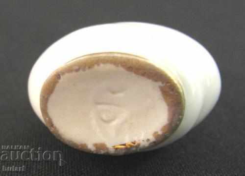 Доставка на СТАРО ШИШЕ ОТ ПАРФЮМ ПОРЦЕЛАН