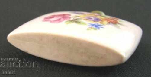 Delivery of OLD MORE THAN PERFUME PORCELAIN WITH Lilac Flowers Delivery of OLD MORE THAN PERFUME PORCELAIN WITH Lilac Flowers