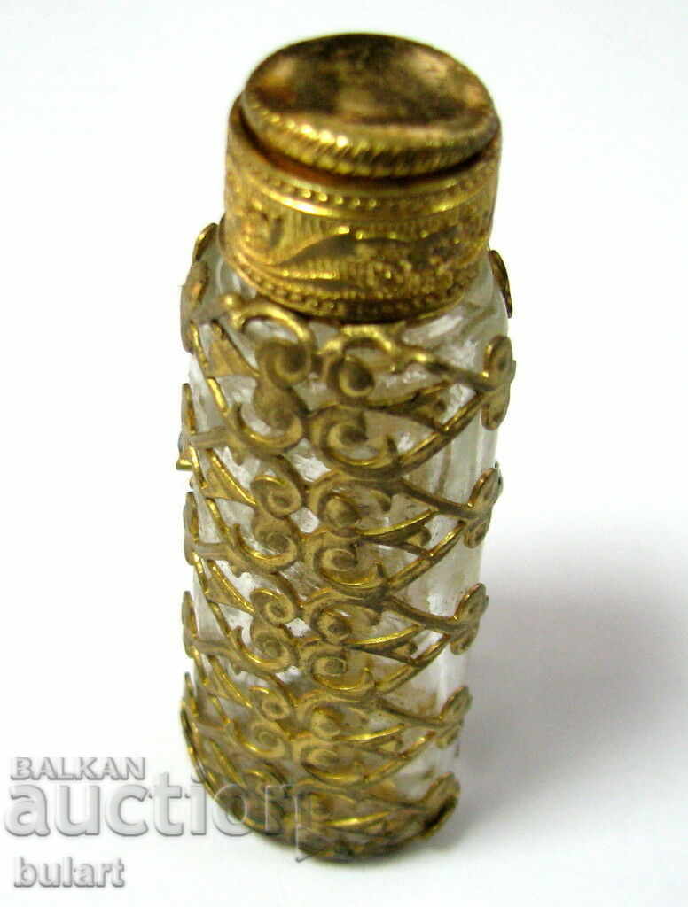 Licitație MAI MAI MULTE PERFUM CU ORNAMENTE FLORI ȘI PIERRE Licitație MAI MAI MULTE PERFUM CU ORNAMENTE FLORI ȘI PIERRE