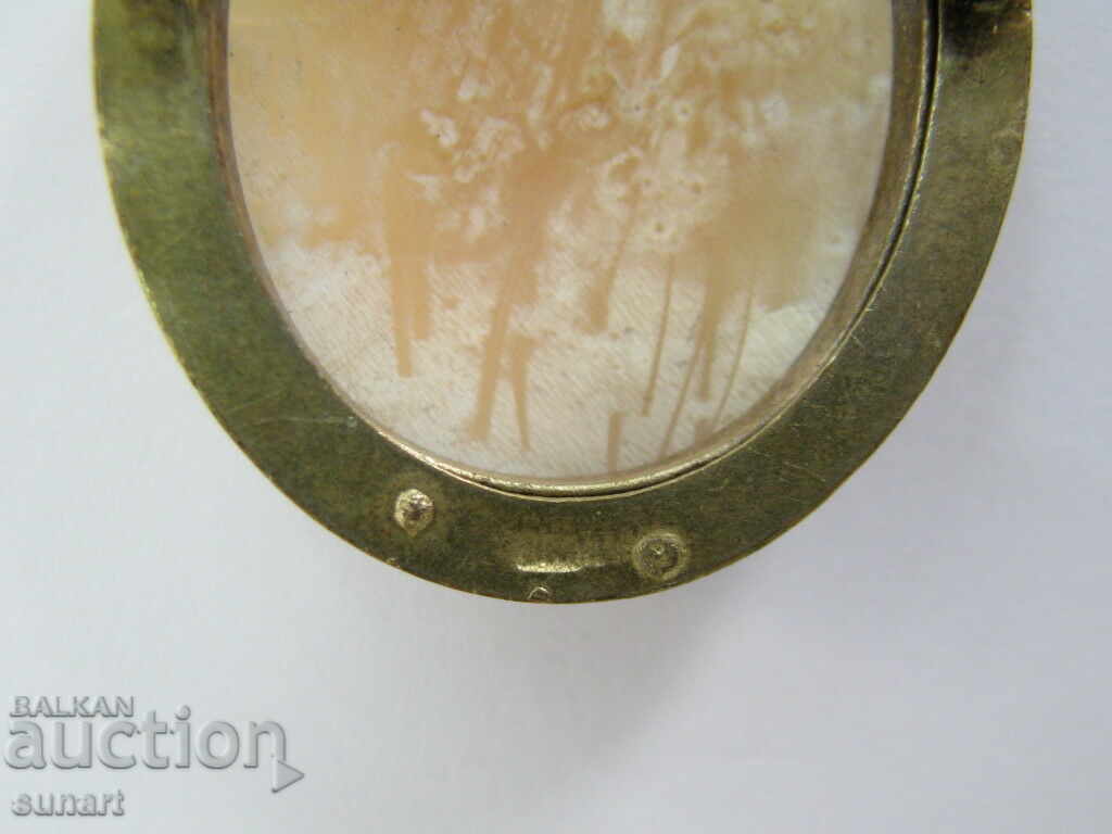 Delivery of OLD BROOCH OR GAME COME VICTORIAN CAMEO Delivery of OLD BROOCH OR GAME COME VICTORIAN CAMEO