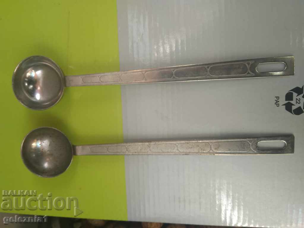 Chromium measuring spoons