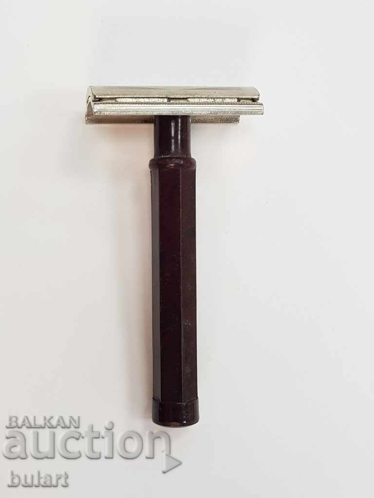 WECO GILLETTE BAKELITE BROKER BOX RAZOR ENGLAND BAKELITE with price 170.00 BGN | € 86.92 WECO GILLETTE BAKELITE BROKER BOX RAZOR ENGLAND BAKELITE with price 170.00 BGN | € 86.92