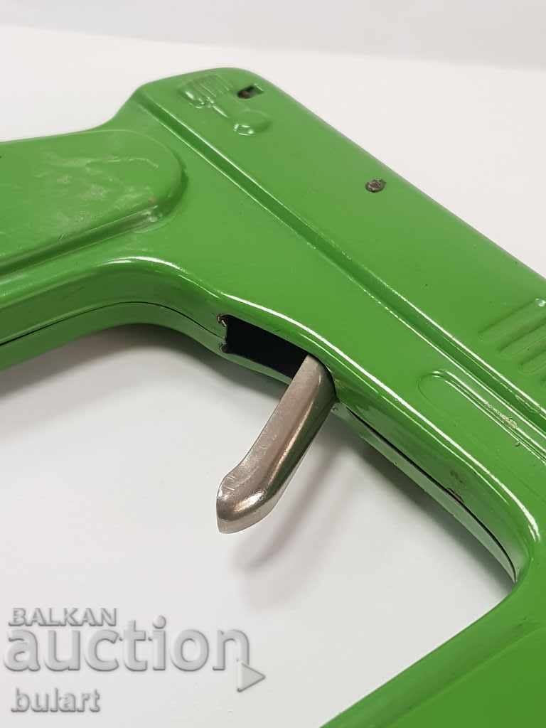 Delivery of RUSSIA PISTOL RUSIA FLINTSTONE RIFLE GUN TOY Delivery of RUSSIA PISTOL RUSIA FLINTSTONE RIFLE GUN TOY