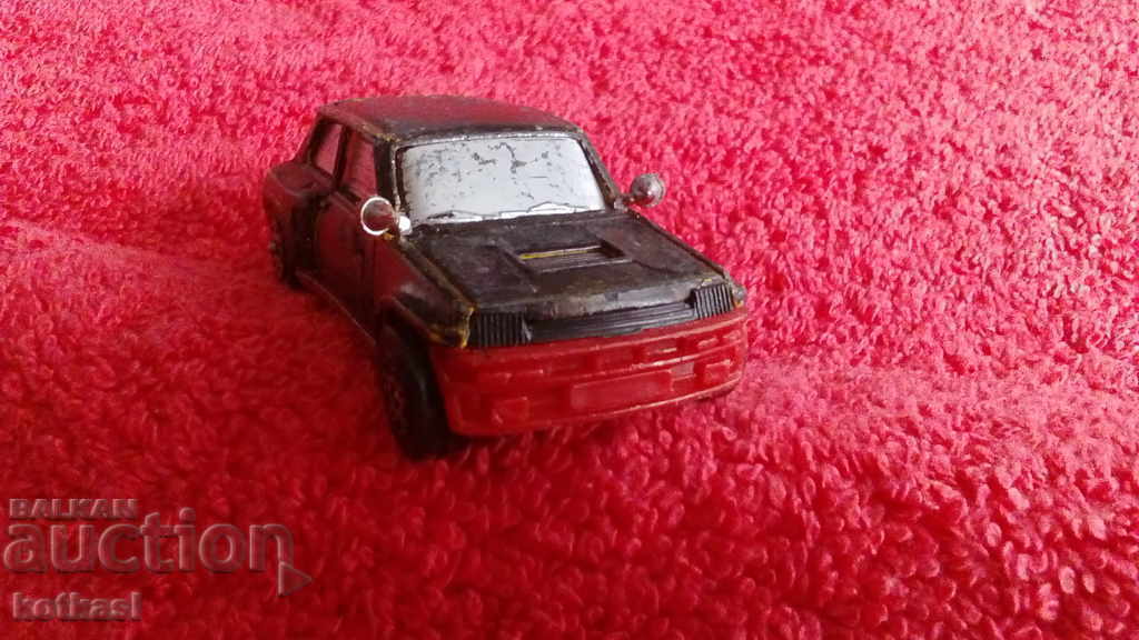 Delivery of Small metal car Renault 5 BRITAIN Corgi
