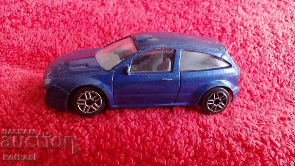 Veche mașină mică din metal China cu preț € 0.50 | 0.98 BGN