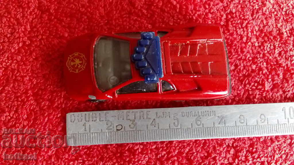 Стара малка метална спортна кола  Китай