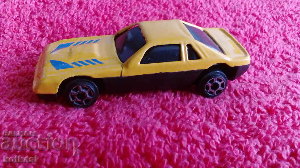 Παλαιό μικρό μεταλλικό αυτοκίνητο Κίνα με τιμή 5.50 BGN | € 2.81