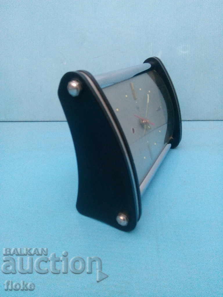 Delivery of Desktop clock-old and working Delivery of Desktop clock-old and working