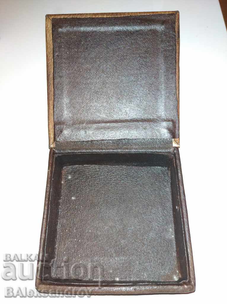 caseta de bijuterii din piele cu preț 6.00 BGN | € 3.07