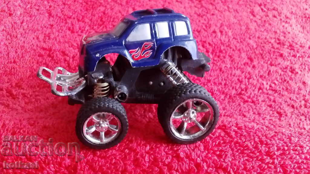 Small car with big wheels with price 5.50 BGN | € 2.81 Small car with big wheels with price 5.50 BGN | € 2.81