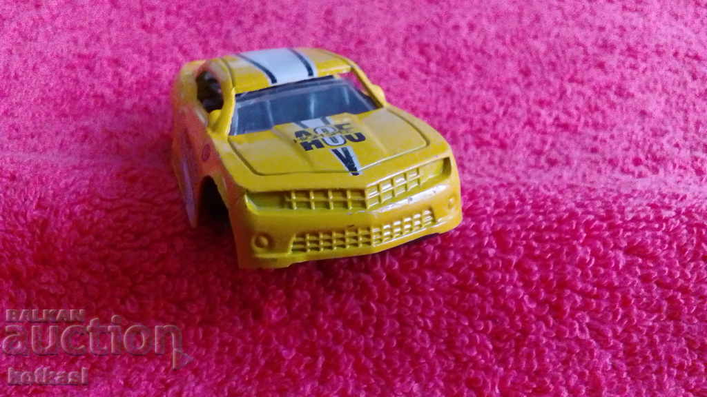 Livrarea Mașină sport mică din metal