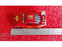 Παλαιό μικρό σπορ αυτοκίνητο από συμπαγές μέταλλο