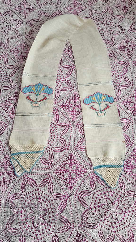 Автентичен месал от фин кенар с бродерия и дантели с цена 80.00 лв. | € 40.90