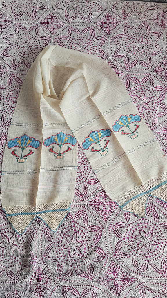 Доставка на Автентичен месал от фин кенар с бродерия и дантели