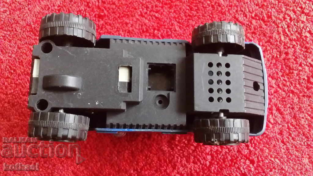 Small plastic toy truck - 6 Small plastic toy truck - 6