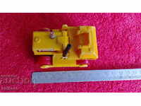 Mașină mică cu lanț de jucării din plastic marcată Grecia