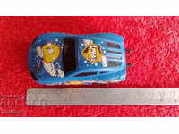 Μικρό πλαστικό παιχνίδι αυτοκίνητο