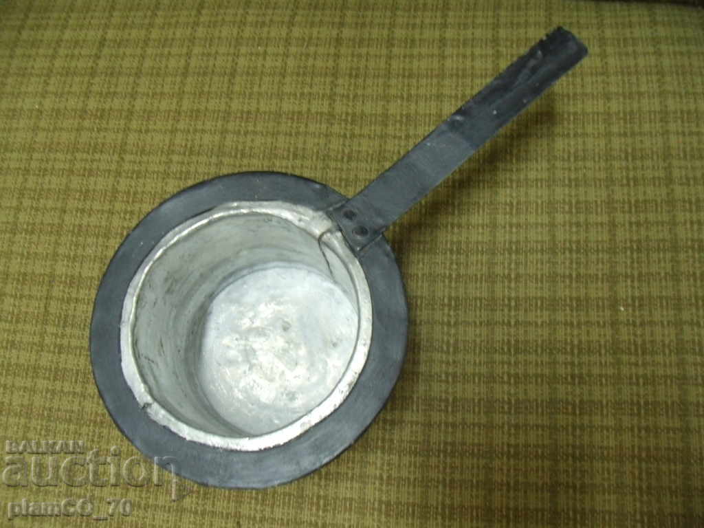 Auction No. * 3794 Old metal / copper container Auction No. * 3794 Old metal / copper container