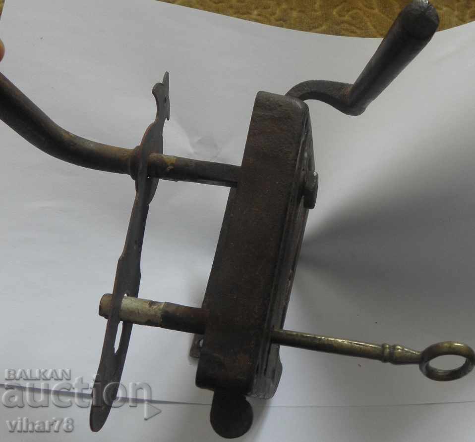 Стара брава с ключ с печат еврейска звезда - 5 Стара брава с ключ с печат еврейска звезда - 5