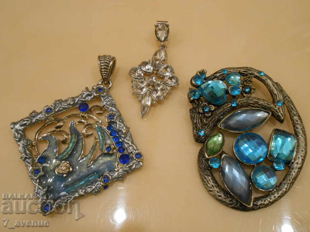 Lot of medallions, very different and interesting 3 pieces with price 30.00 BGN | € 15.34 Lot of medallions, very different and interesting 3 pieces with price 30.00 BGN | € 15.34