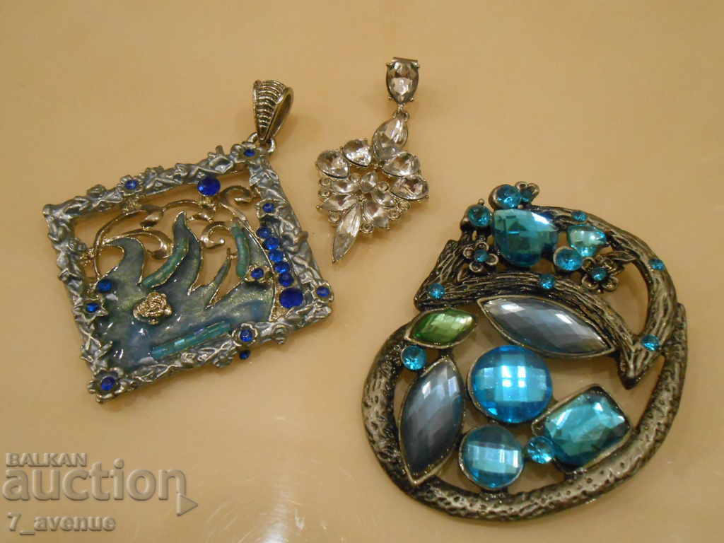 Auction Lot of medallions, very different and interesting 3 pieces Auction Lot of medallions, very different and interesting 3 pieces