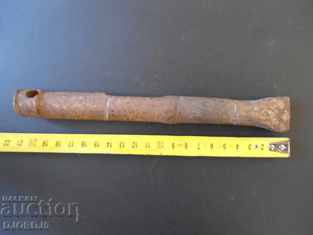 Un instrument vechi, un elicopter cu preț 2.00 BGN | € 1.02