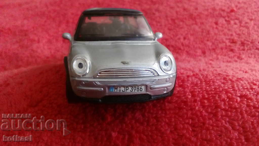 Livrarea Mașină veche de jucărie din metal MINI COOPER ITALIA burago 1/43 excelent