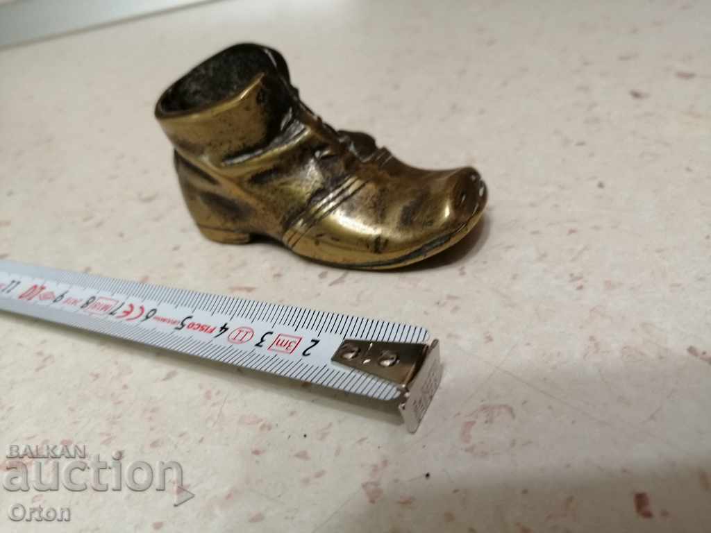 Auction Old bronze shoe Auction Old bronze shoe