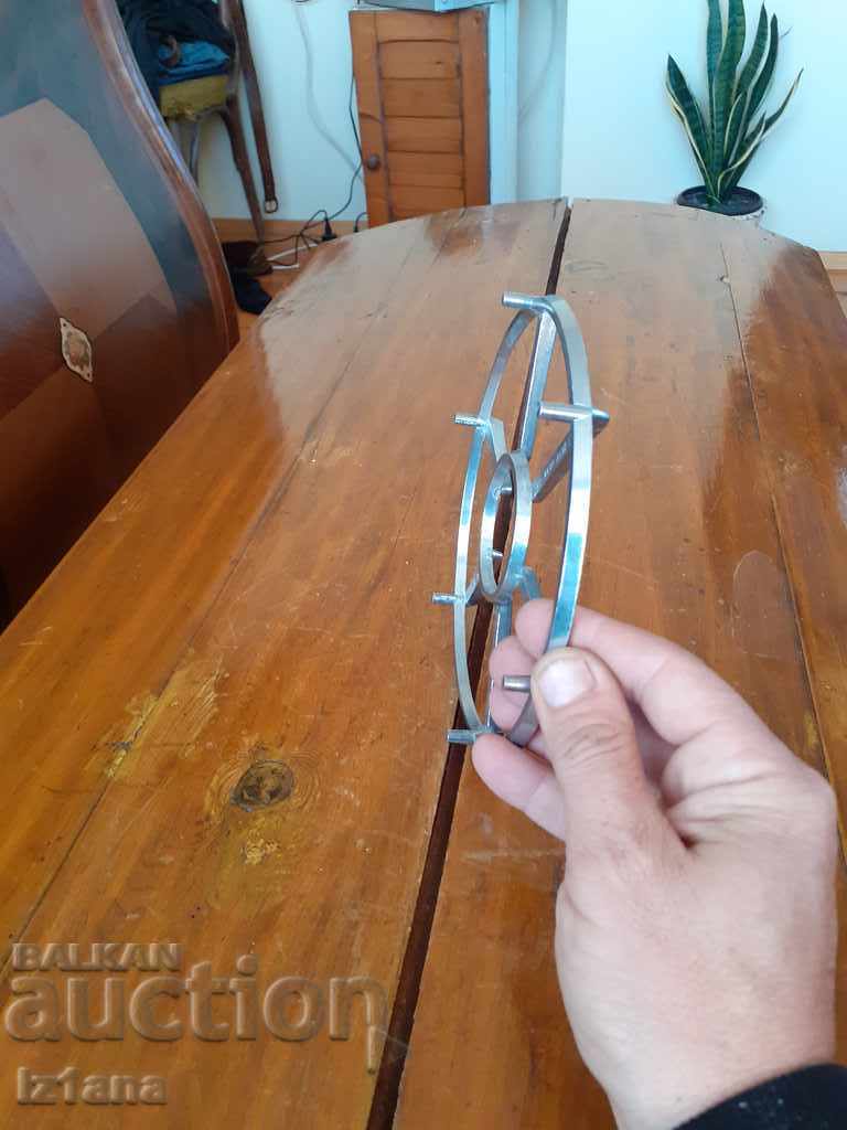 Δημοπρασία Παλιά σχάρα για ζεστά αντικείμενα Δημοπρασία Παλιά σχάρα για ζεστά αντικείμενα