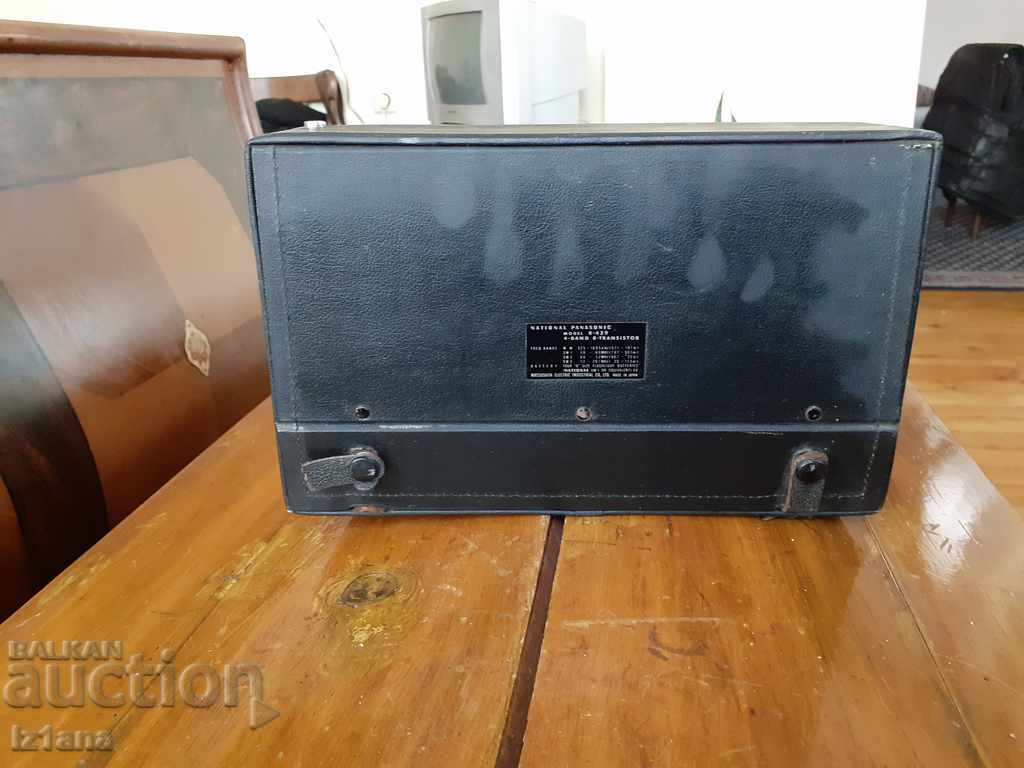 Delivery of Old radio, radio receiver NATIONAL PANASONIC R-439