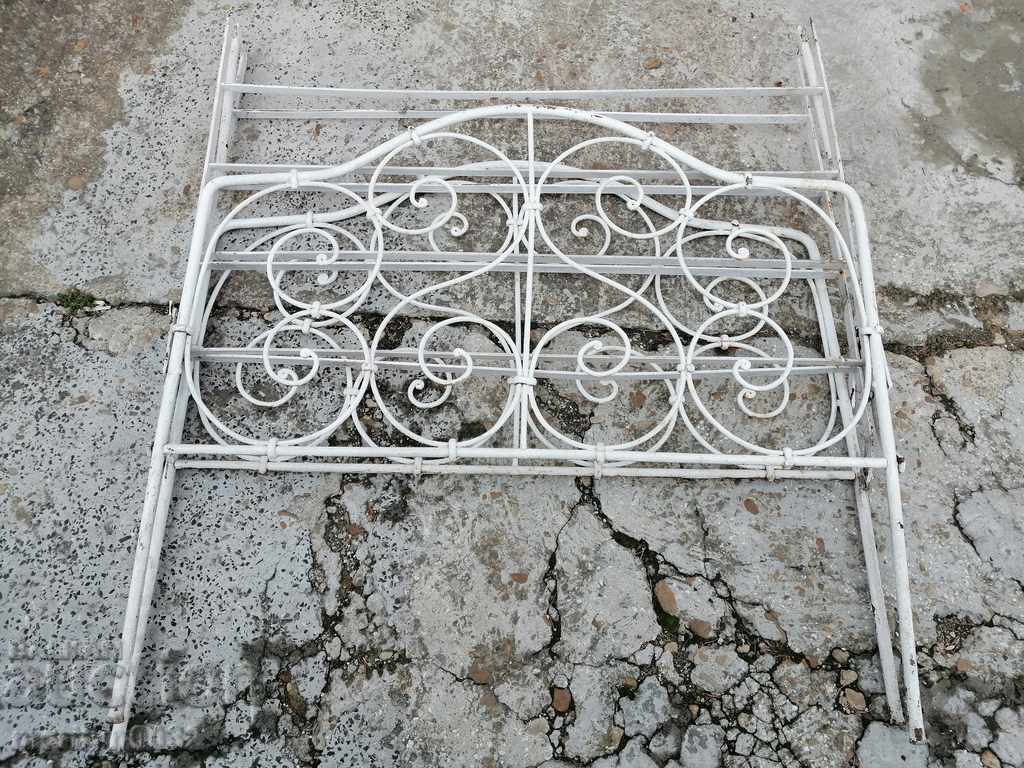 Доставка на Сгавеаемо легло от ковано желязо началото на 20 ти век. Доставка на Сгавеаемо легло от ковано желязо началото на 20 ти век.