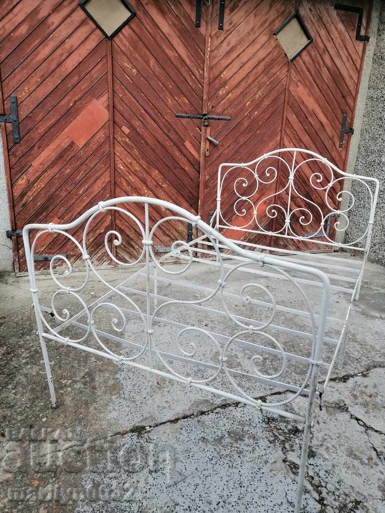 Wrought iron wrought iron bed early 20th century.