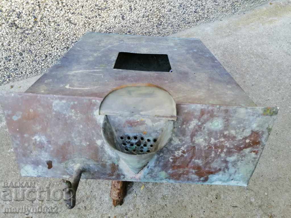 Auction  Old copper country wash basin, water tank