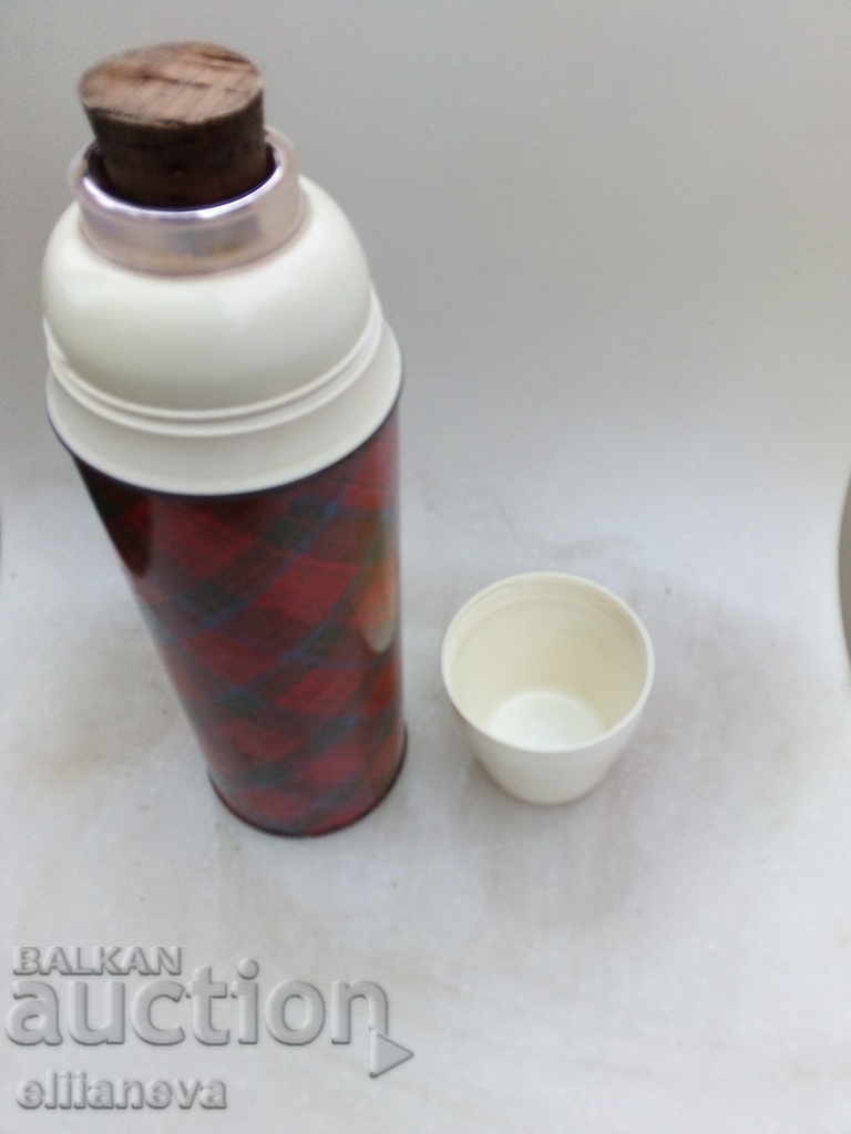 thermos with price 10.00 BGN | € 5.11 thermos with price 10.00 BGN | € 5.11