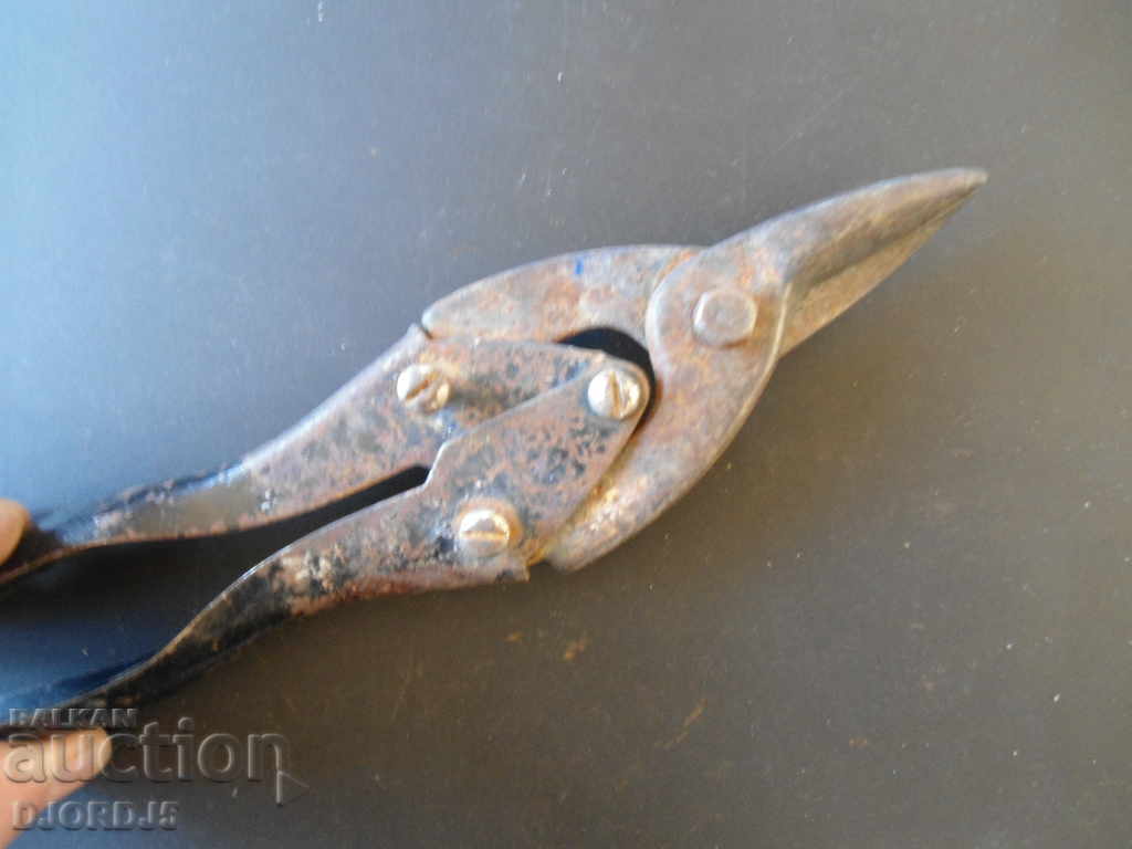 Стара ножица с цена € 2.05 | 4.01 лв. Стара ножица с цена € 2.05 | 4.01 лв.