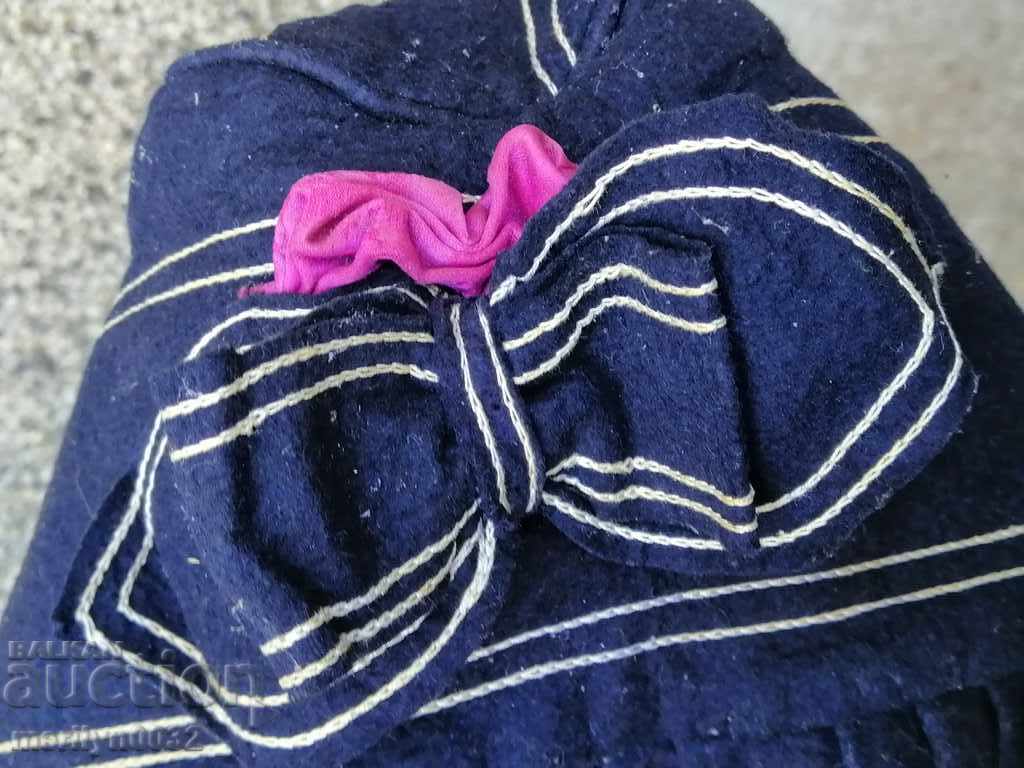 Auction Nursery baby hat from the end of the 19th century to the 20th century Auction Nursery baby hat from the end of the 19th century to the 20th century