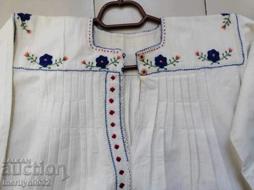 Embroidered shirt wear embroidery lace with price 139.00 BGN | € 71.07 Embroidered shirt wear embroidery lace with price 139.00 BGN | € 71.07