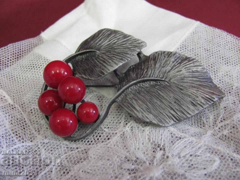 Delivery of Art Deco Ladies Brooch and Towel Delivery of Art Deco Ladies Brooch and Towel