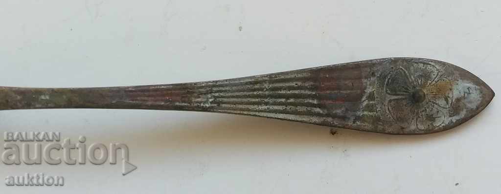 MASSIVE BRONZE FORK FOR SWEETS-MARKING-ARISTOCRATIC with price 2.99 BGN | € 1.53 MASSIVE BRONZE FORK FOR SWEETS-MARKING-ARISTOCRATIC with price 2.99 BGN | € 1.53