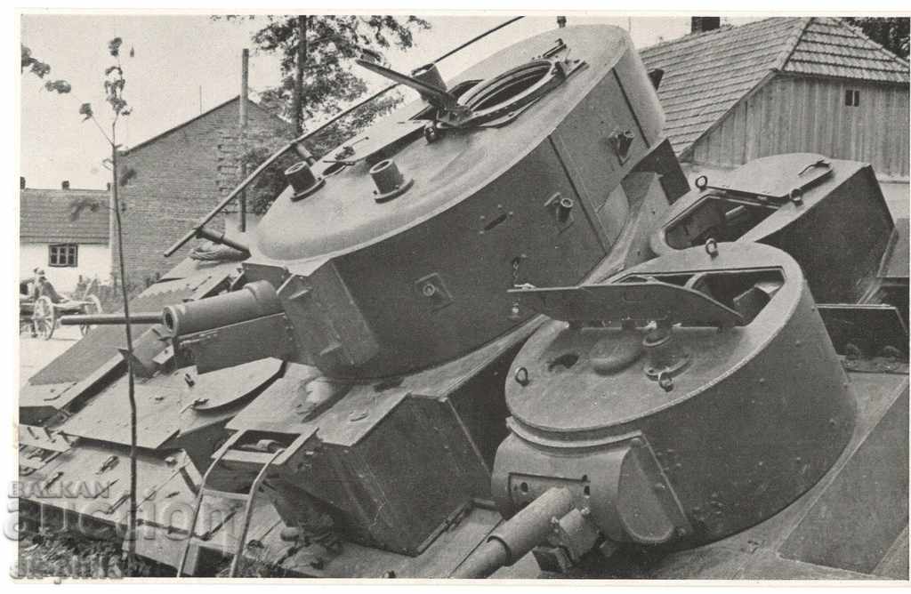 Стара снимка - Разбит руски тежък танк Т-35