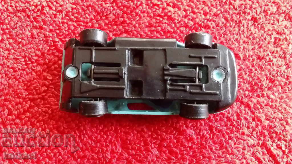 Old small metal sports car - 6