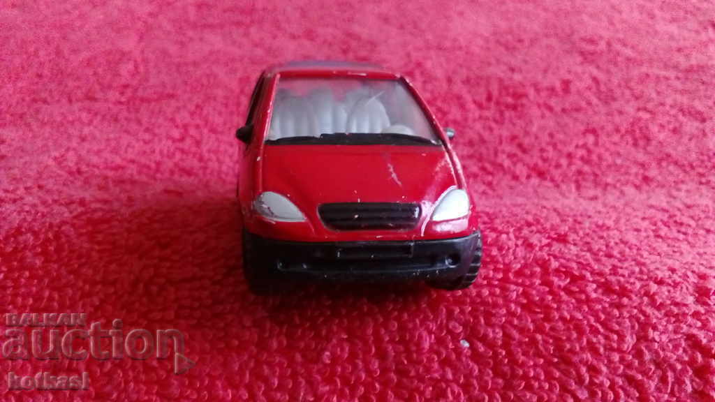 Delivery of Old small metal car China