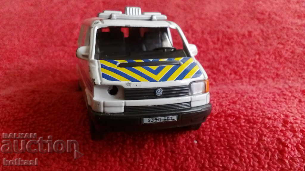 Παράδοση Παλιό μικρό μεταλλικό αυτοκίνητο Βαν PARAMEDIC