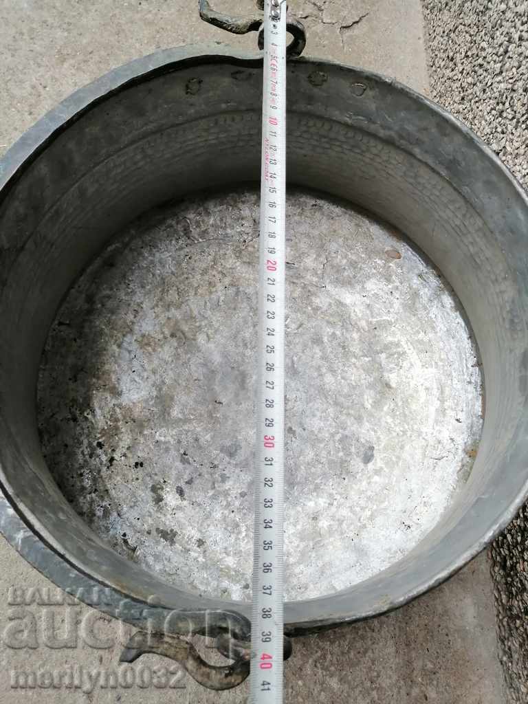 Delivery of Old harania, a copper pot, a big boiler, a baker, a bumper Delivery of Old harania, a copper pot, a big boiler, a baker, a bumper