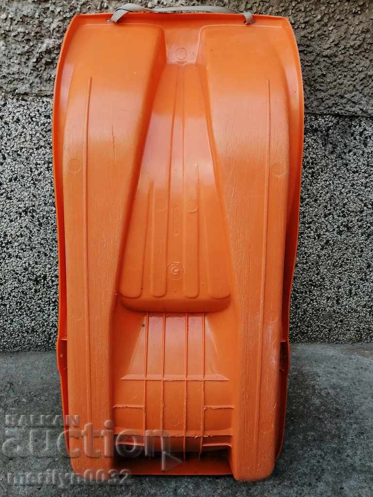 Sanie din plastic pentru copii real socialism anii 80 NRB cu preț 53.00 BGN | € 27.10