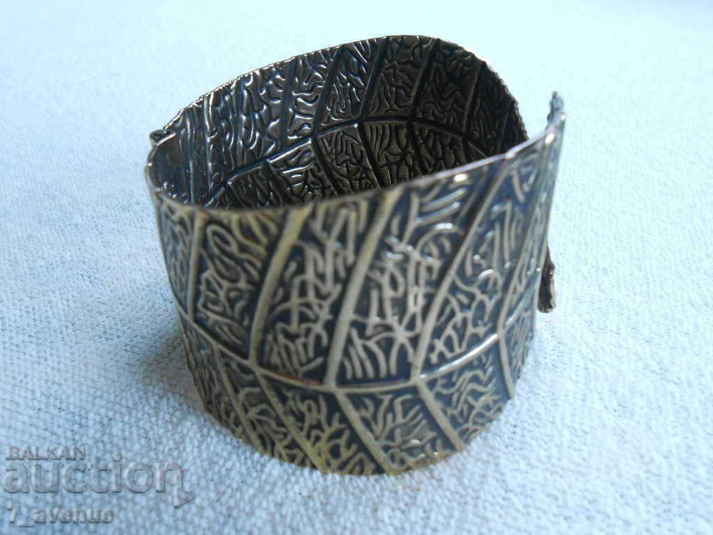 Very beautiful decorative bracelet, leaves, bronze color with price 39.00 BGN | € 19.94 Very beautiful decorative bracelet, leaves, bronze color with price 39.00 BGN | € 19.94