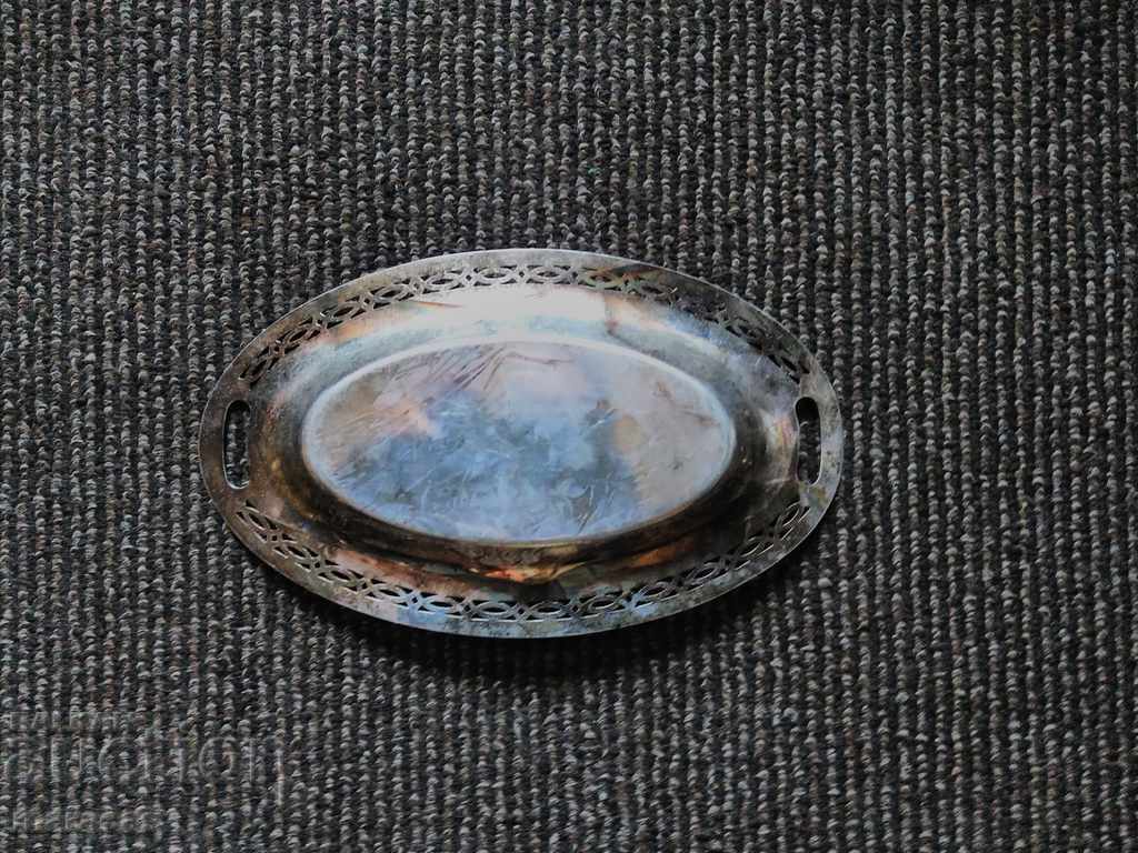 Delivery of Silver-plated champagne glasses and 2 serving dishes. Delivery of Silver-plated champagne glasses and 2 serving dishes.