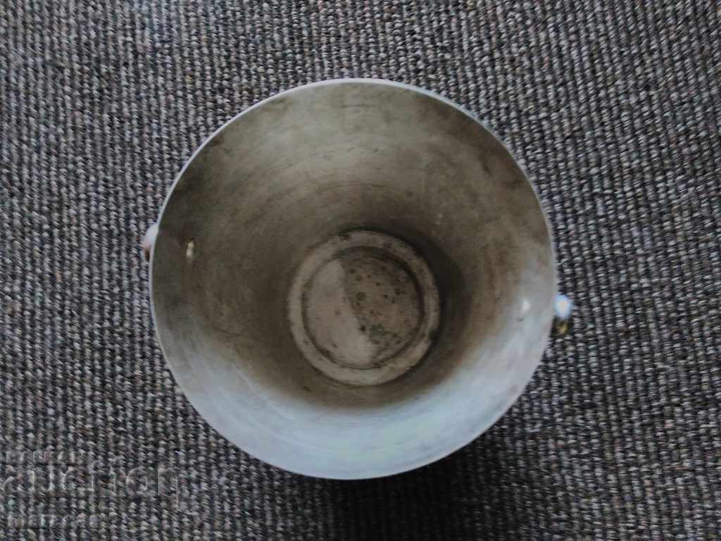 Silver-plated champagne glasses and 2 serving dishes. - 5 Silver-plated champagne glasses and 2 serving dishes. - 5