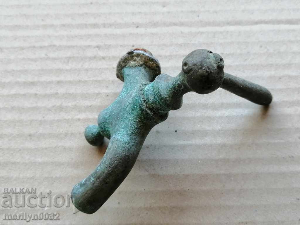 Delivery of Old bronze faucet faucet Delivery of Old bronze faucet faucet